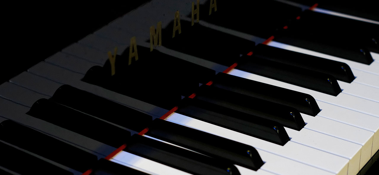 グラウンドピアノ