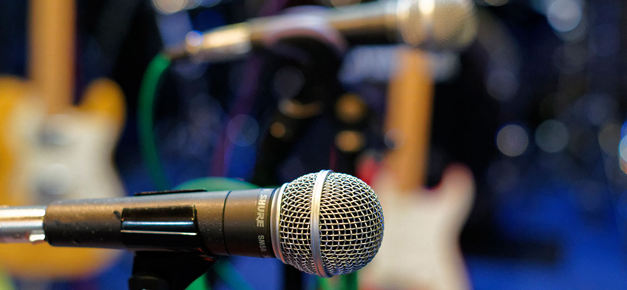 マイクロフォン